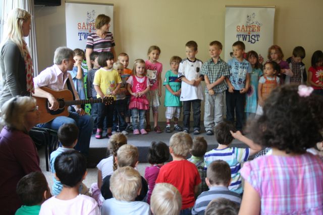 gal/2011/2011 Kita St.Peter/2011 Kathi Abiball 02.07. Bottroper Saalbau 024.JPG